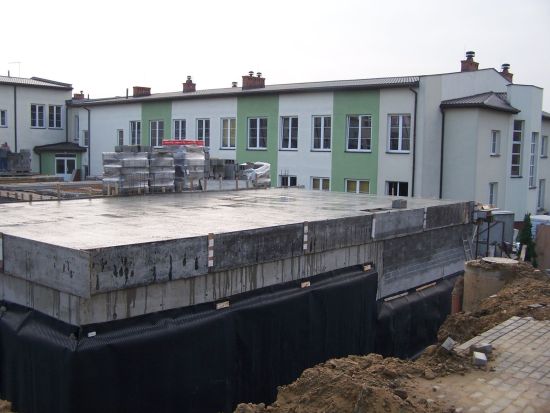 Rozbudowa kompleksu oświatowego poprzez budowę 4-oddziałowego budynku Przedszkola nr 2 w Świerklanach - fundamenty na placu budowy